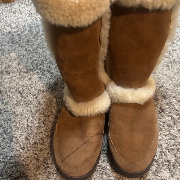 UGG Tan Shearling-Lined Winter Boots - Picture 11 of 15